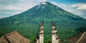 Status Gunung Agung Diturunkan Jadi Siaga