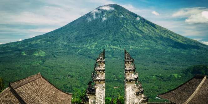 Status Gunung Agung Diturunkan Jadi Siaga
