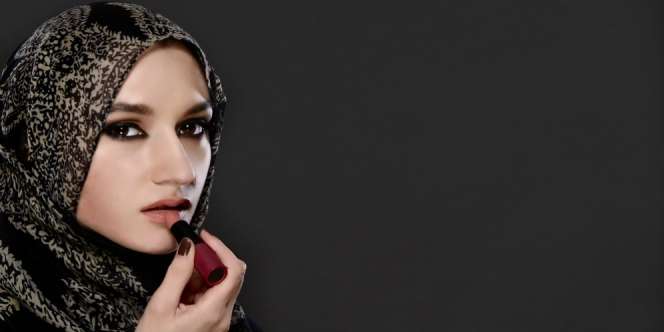 Kiat Aplikasikan Lipstik Matte untuk Bibir Kering