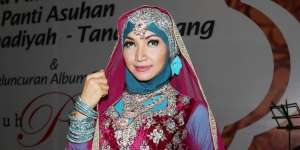 Momen Roro Fitria Mandi Kembang