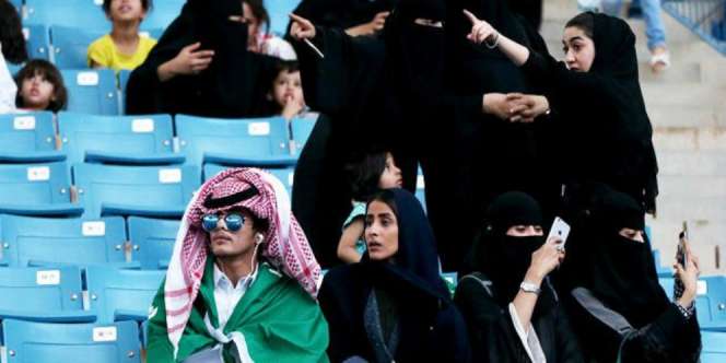 Saudi Izinkan Wanita Masuk Stadion