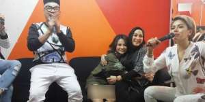Sempat Berseteru, Vanessa Angel dan Jane Shalimar Berpelukan