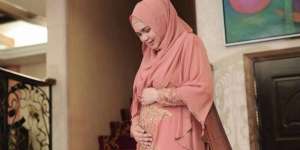 Hamil Makin Besar, Siti Nurhaliza Naik Kursi Roda