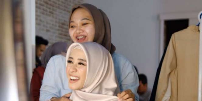 Tips Pakai Jilbab dari Hijab 'Stylist' Laudya Cynthia Bella