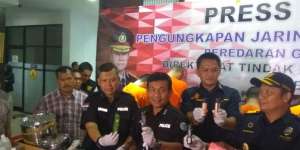 Astaga! Ada Narkoba di Cairan Rokok Elektrik