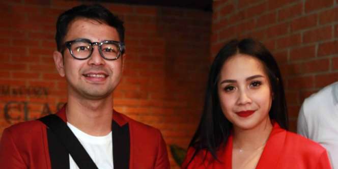 Sambil Menangis, Ibunda Beri Pesan Menohok ke Gigi dan Raffi
