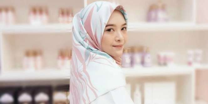 Ragam Pilihan Bahan Satin untuk Jilbabmu 
