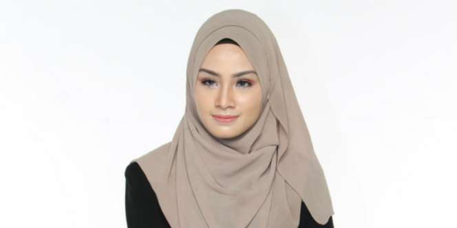 Dua Gaya Hijab Syari Layering Tutupi Pipi Chubbymu