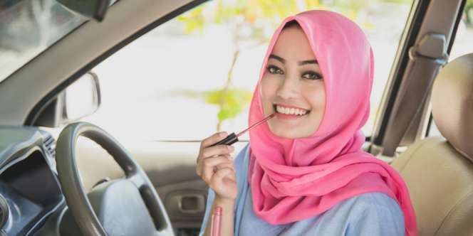 Jenis Lipstik yang Cocok Dipakai untuk Meeting Pagi Hari