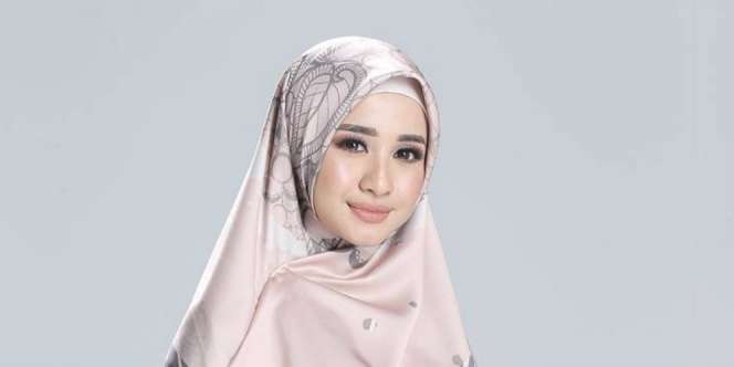 Laudya Cynthia Bella Luncurkan Hijab Mewah nan Kekinian