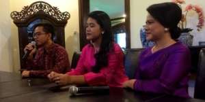 Jokowi Gendong Cucu, Begini Prosesi Sakral Siraman Kahiyang