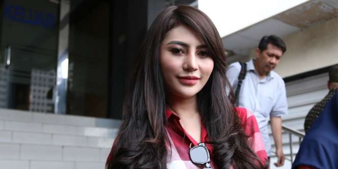 Foto Dicatut Katalog Alexis, Widuri Merugi Rp900 Juta