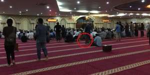 Pasang Sutrah Biar Saat Sholat Tak Dilintasi, Ini Kata Ulama