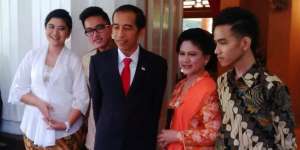 Sang Kakak Menikah, Kaesang Pamer `Kecebong`