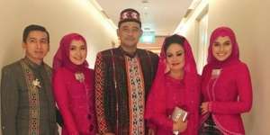 Kecantikan 2 Kakak Bobby Nasution yang Berhijab Curi Perhatian