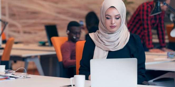 4 Cara Tetap Fokus Bekerja saat Lembur