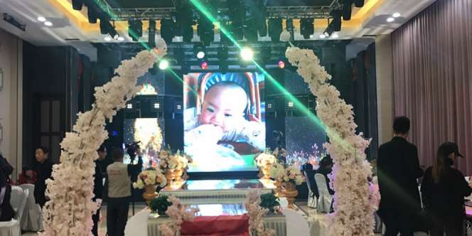 Cerita di Balik `Pernikahan` Ibu dan Anak Ini Kuras Air Mata
