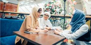 Bagi Kamu yang Menanggalkan Hijab, Ini Hukumnya