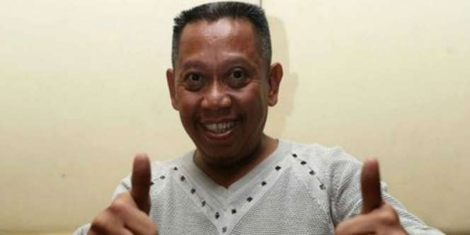 Saat Tukul Temani Anak Belanja Kaos Murah