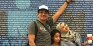Rangkul Mesra Aleesya, Jam Tangan Laudya Cynthia Bella Disorot