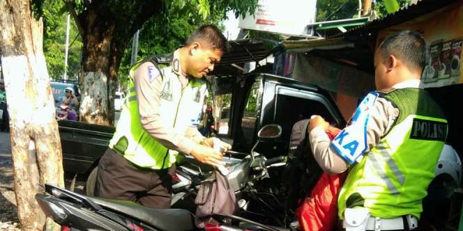 Motor Mogok Dihampiri Polisi, yang Terjadi Malah...