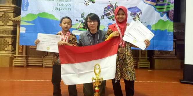 Kakak Adik Siswa Madrasah Raih Emas di Kontes Robot Dunia