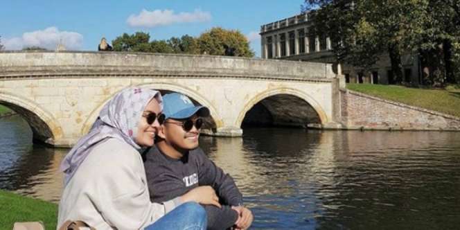 Keromantisan Ria Miranda dan Suami, Bikin Baper Abis!