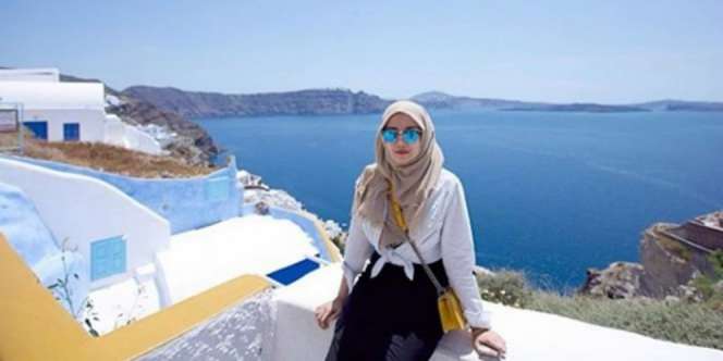 Liburan ke Praha, Hijab Zaskia Sungkar Bikin Geleng Kepala