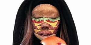 Nyeleneh, Makeup Artist Rias Wajah Jadi Burger dan Pizza