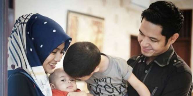 Selfie Bareng Anak, Wajah Bule Putra Kedua Alyssa Jadi Sorotan