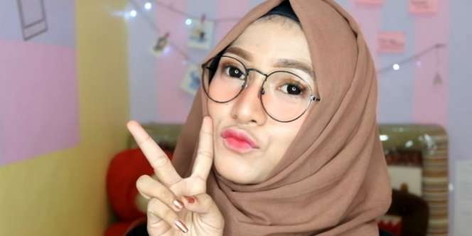 Tutorial Simpel Aplikasikan Ombre Lips untuk si Bibir Gelap