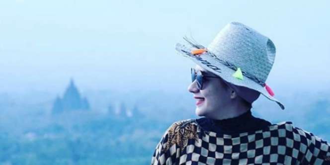 4 Gaya Unik Turban Istri Eko Patrio yang Ngehits Abis!