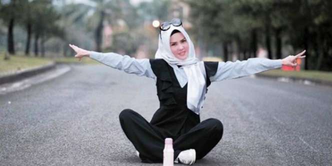 Lihat! 3 Harga Tas Angel Lelga Ini Bikin Dengkul Lemas