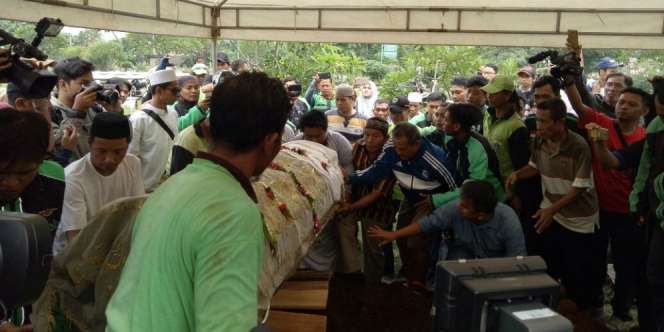 Tak Ada Artis di Pemakaman Laila Sari 