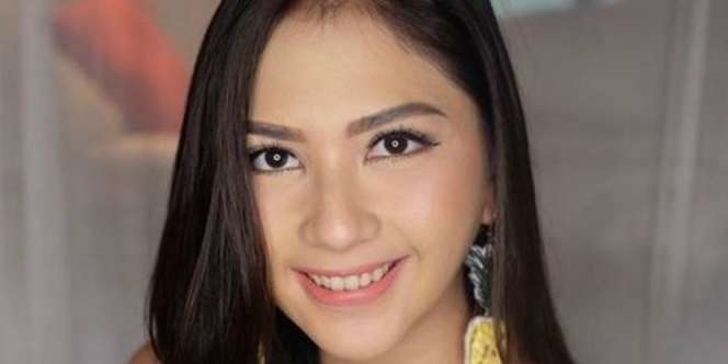 Cuma Minum Kopi, Harga Sepatu Jessica Mila Bikin Geleng-geleng