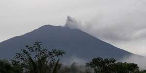 Gunung Agung Meletus