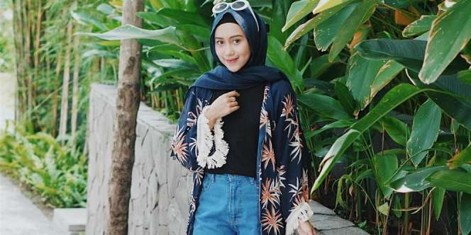 Yulia Wijayanti: Outer Kimono Bikin Modis dalam Sekejap