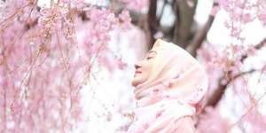 3 Foto Dian Pelangi yang Beda Banget Dari Biasanya