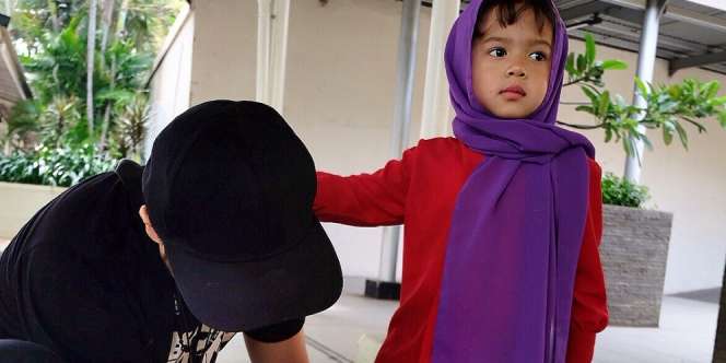 Bak Pangeran, Gitaris Kece Ini Benahi Sepatu Sang Putri