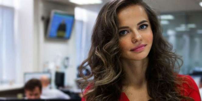 Jubir Cantik Menhan yang Bikin Sensasi di Sosmed