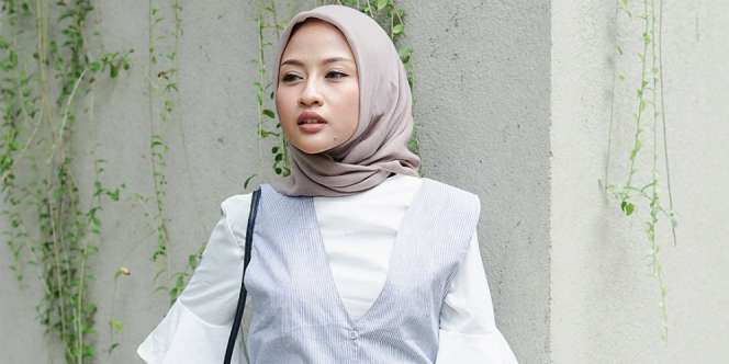 Gabriella Citra: Bell Sleeves Blouse yang Kekinian