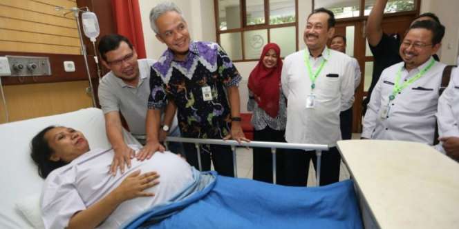 Ibu Hamil Kembar 4 Kesampaian 'Ngidam' Dielus Gubernur Jateng