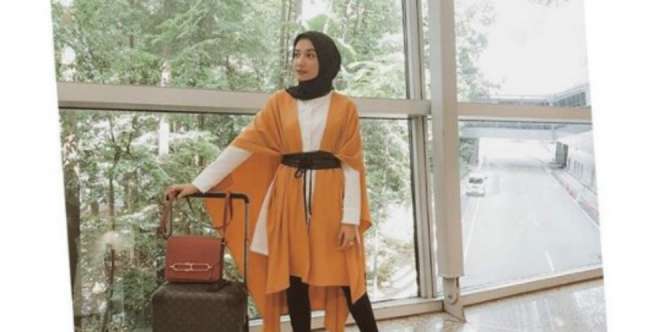 Tas Kecil dalam Genggaman Zaskia Sungkar Curi Perhatian
