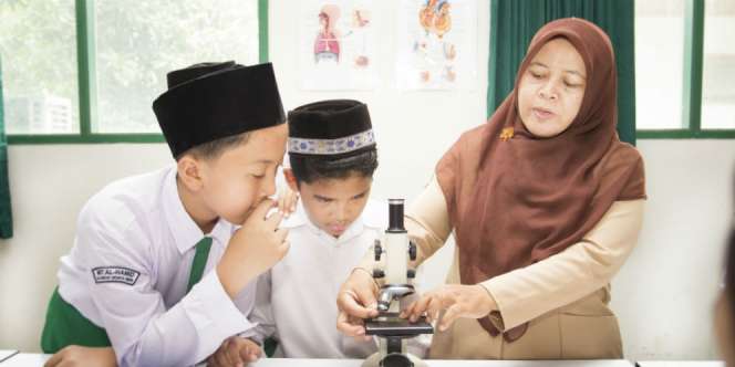 Sambut Hari Guru, Ada Lirik `Hymne Guru` yang Berubah...