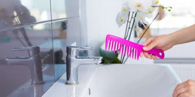 Tips Memilih Sisir untuk Mengatasi Kerontokan Rambut