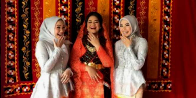Foto Kahiyang Bersama 2 Kakak Ipar Jadi Sorotan, Ada Apa?