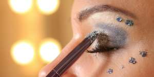 Status Eyeliner Tahan Air dalam Pandangan Ulama