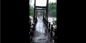 Video Detik-detik Jembatan di Yogya Hanyut Diterjang Banjir