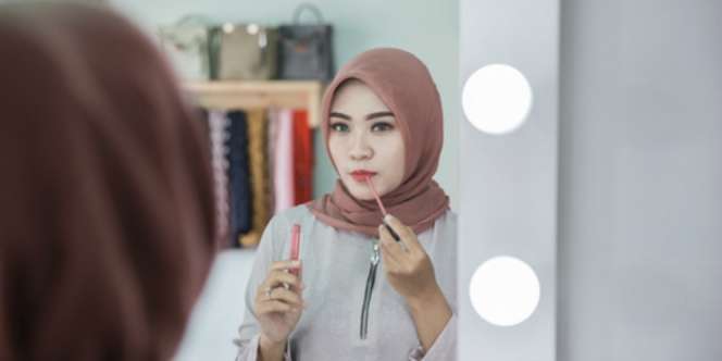 Cobain Tren Baru Yuk! Lipstik untuk Blush on dan Eye Shadow