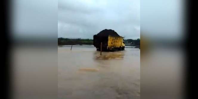 Dramatis, Video Detik-detik Truk Terperosok di Sungai Progo